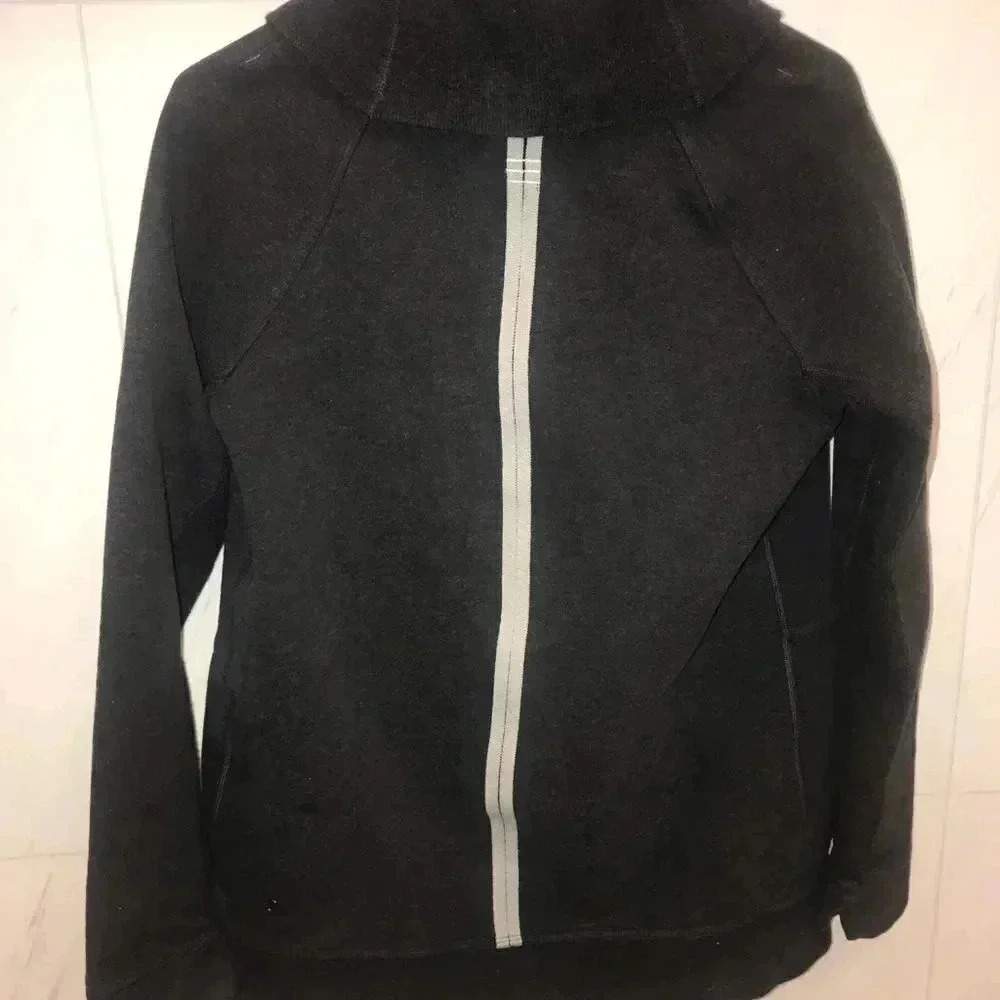 Lululemon Jacket  - Picture 4 of 6